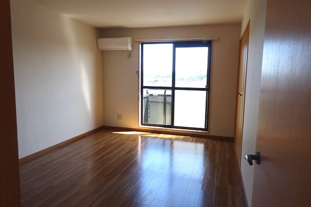 ルミエール・アイユーＡ棟A-2号室 洋室１　※現況優先