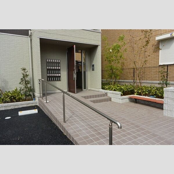 ムーンドレイク305号室 エントランスはオートロック付き!