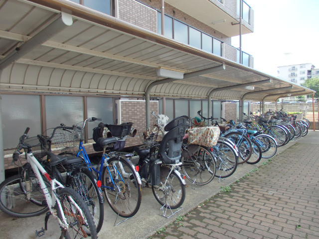 エスポワール三鷹0302号室 屋根付き駐輪場