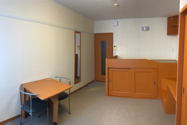 レオパレス殿山 リビング