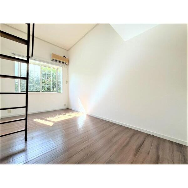 サンライズ鶴瀬 リビング