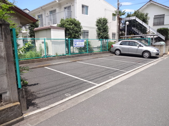 ヴィラむさしの0202号室 駐車場