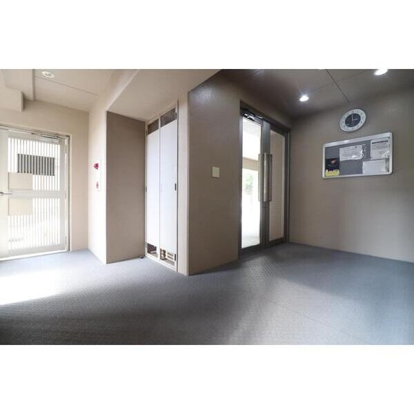 ドゥシェルI602号室 エントランス