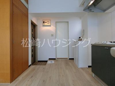 プラスＯＮＥ2階 内観