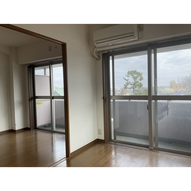 ドミール・コンフォール親水公園401号室 リビング