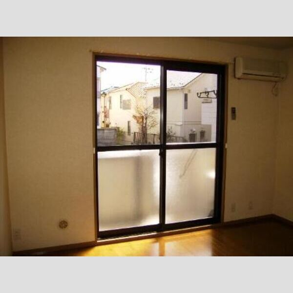 サンクテュエール 洋室(日当たり良好!)