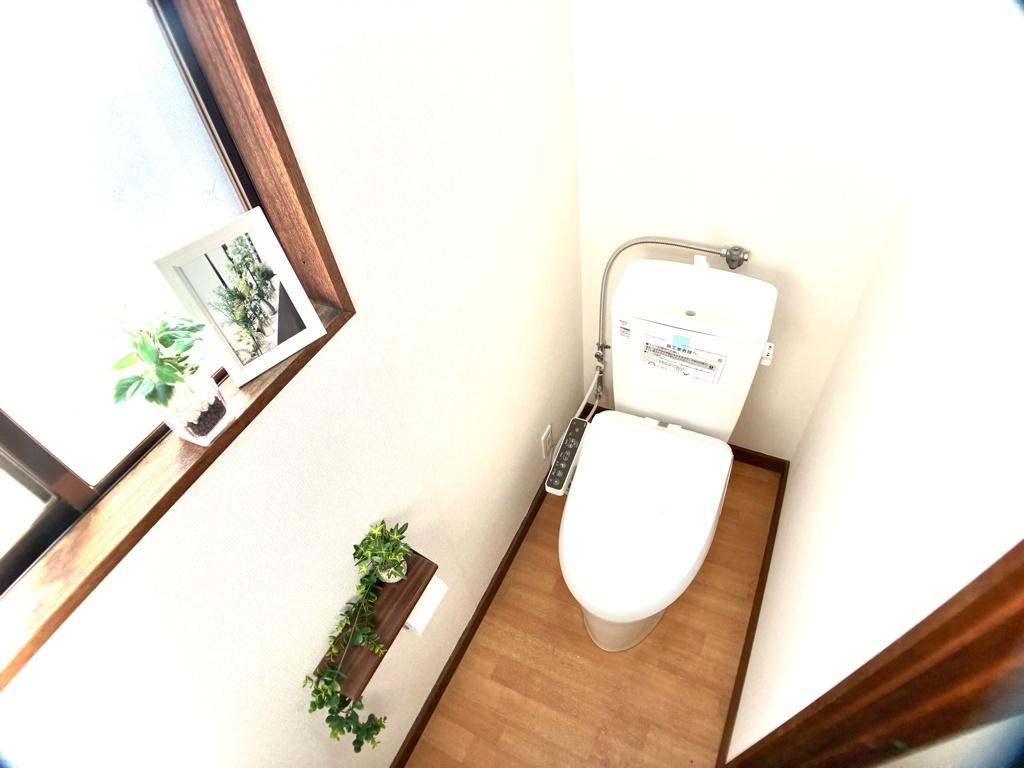 伊勢原市上粕屋戸建 温水洗浄便座付きトイレに交換してあります♪