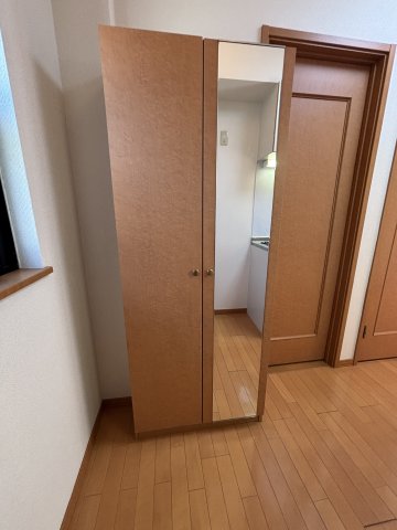リラ中山0201号室 玄関