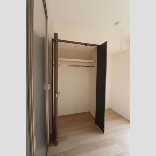 グラナーデ西瑞江Ⅱ クローゼット