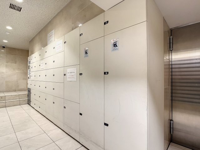 ファーストリアルタワー新宿13階 宅配BOX