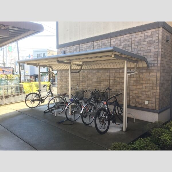 ロワジールⅢ 屋根付駐輪場(2箇所あります)