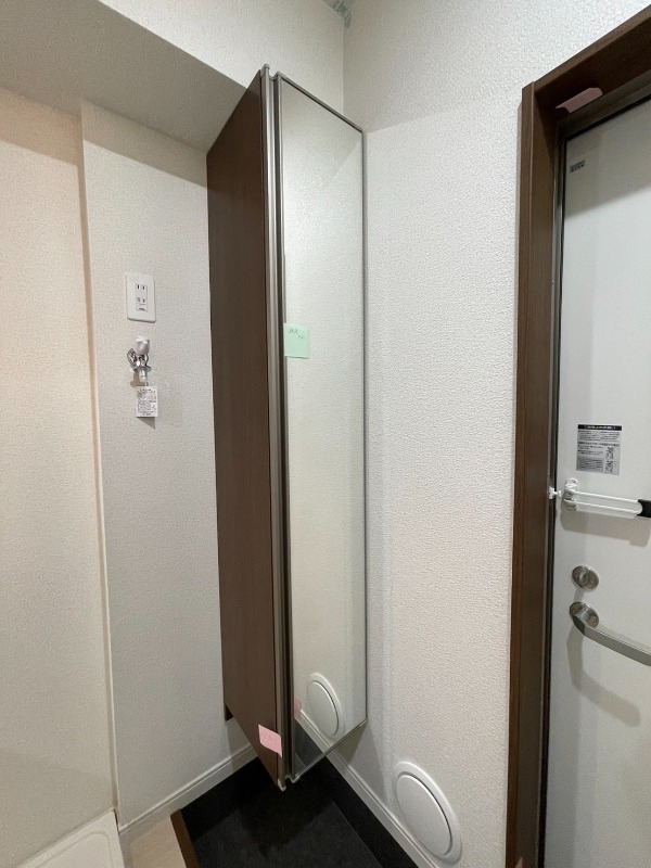 season House1階 玄関
