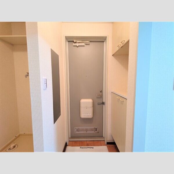 グランディール山中203号室 玄関