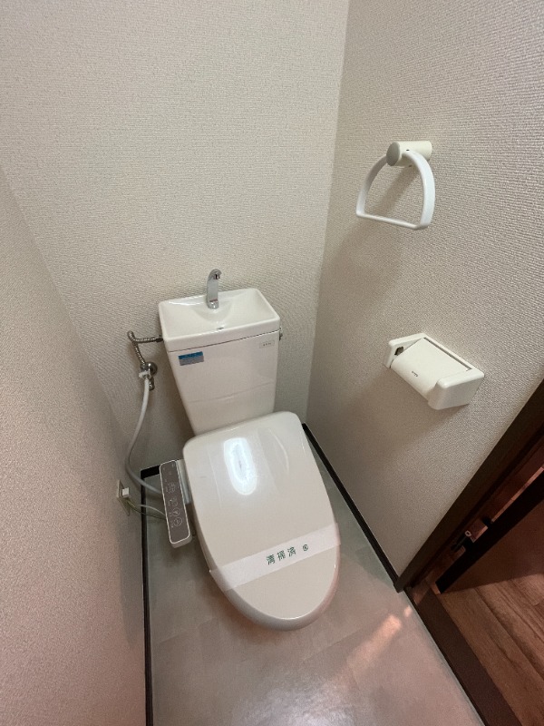 ビクトリュー仲町台3階 トイレ