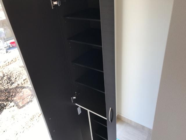 パークサイド大丸 （２０２号室）ミラー付下駄箱