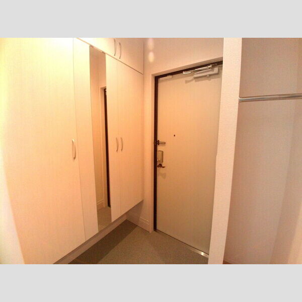 リディア102号室 玄関
