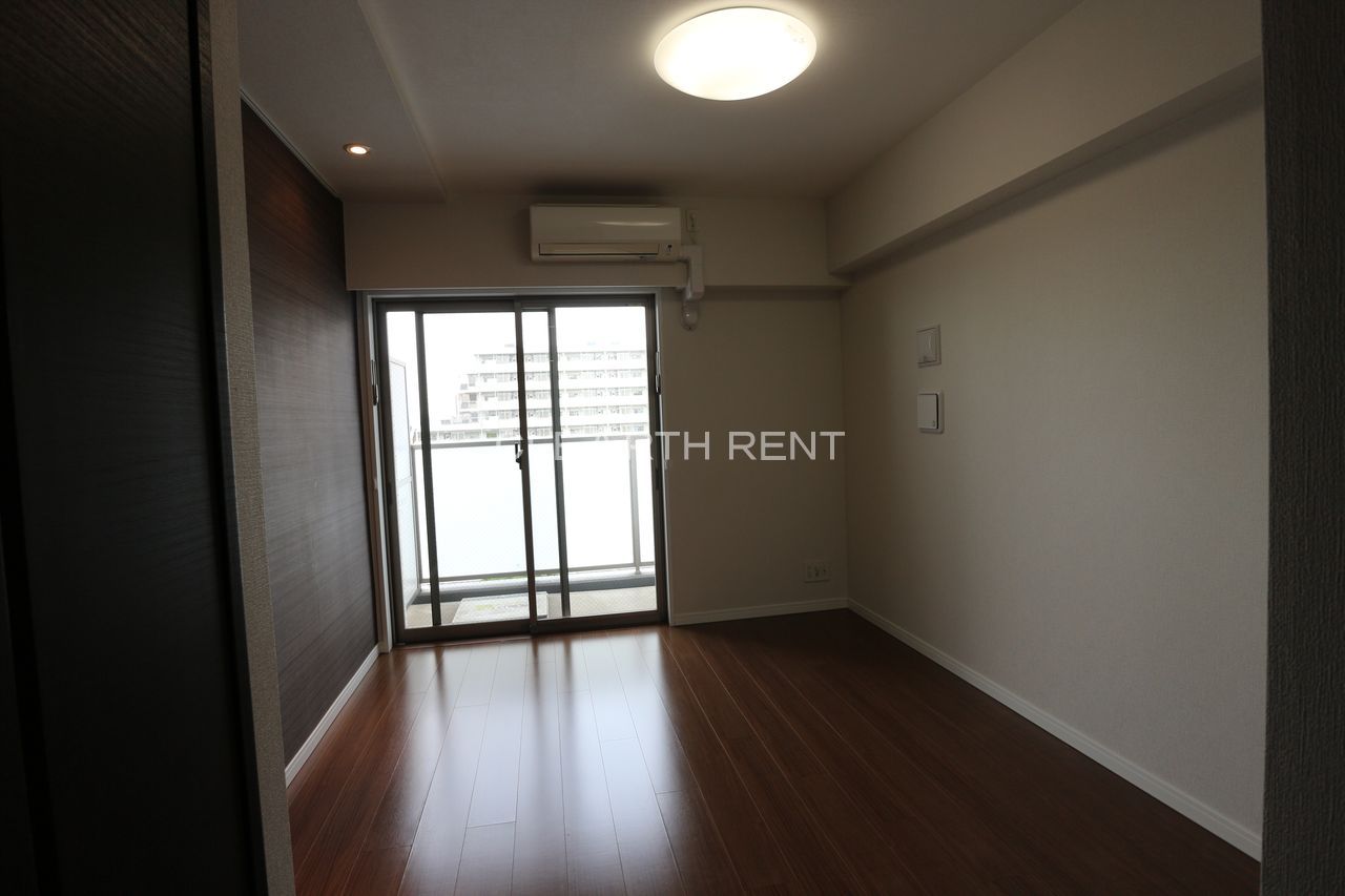 コンシェリア豊洲 ＭＡＳＴＥＲ’Ｓ ＶＩＬＬＡ シックで落ち着いたカラーのフローリングで掃除も手軽