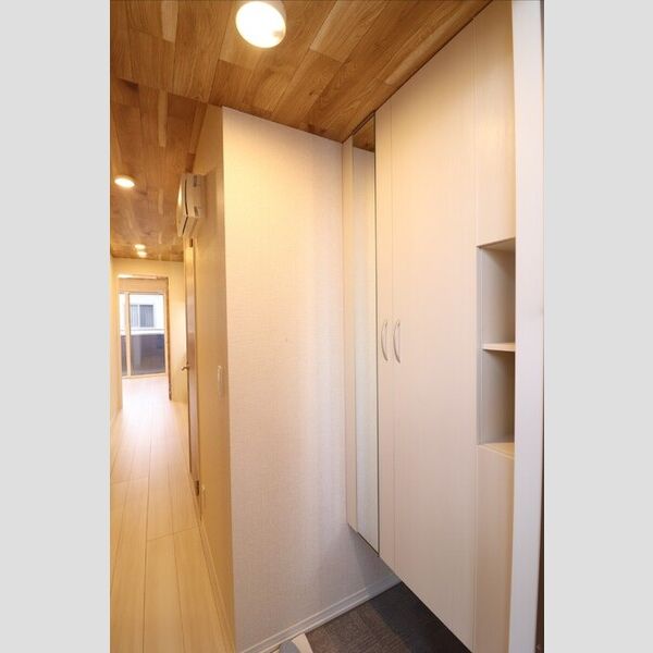 タウンコート上木崎201号室 ★シューズボックス★