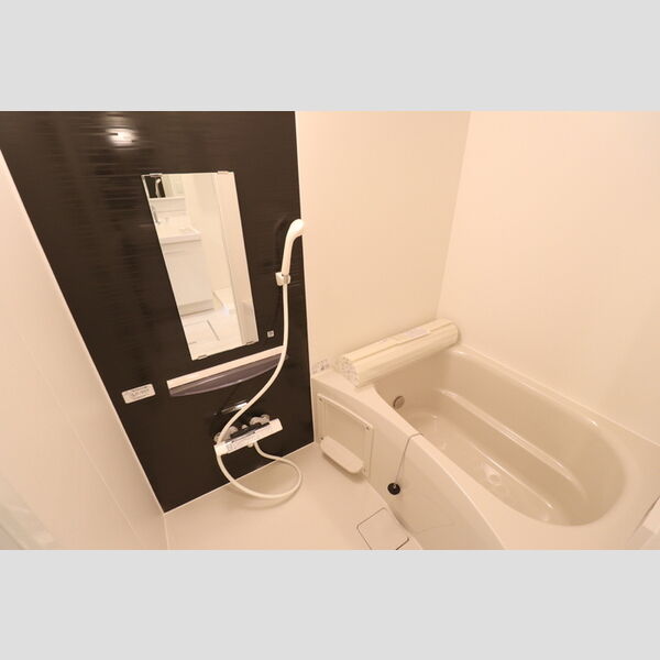 パークメゾン美幸町203号室 浴室換気乾燥機バスルーム