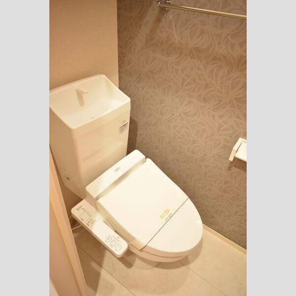 ルシエール氷川102号室 温水洗浄暖房便座