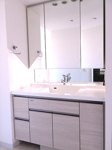 ライオンズ武蔵浦和ブライトフォート 3面鏡付洗面台(洗面所)　※2025年10月撮影