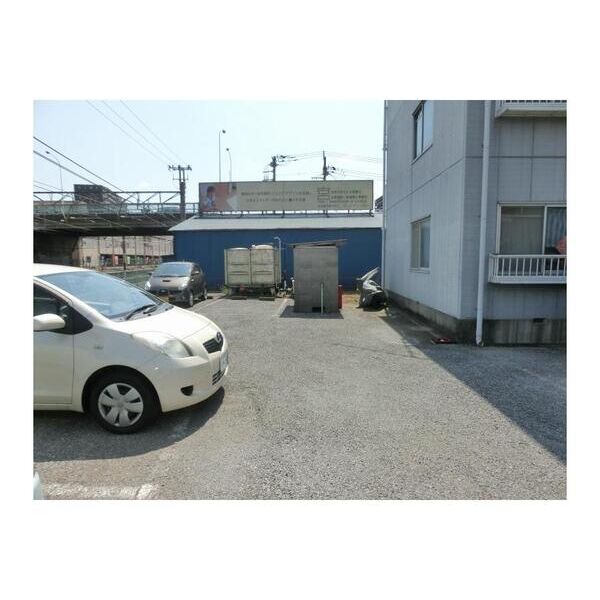 ピアガーデン 駐車場