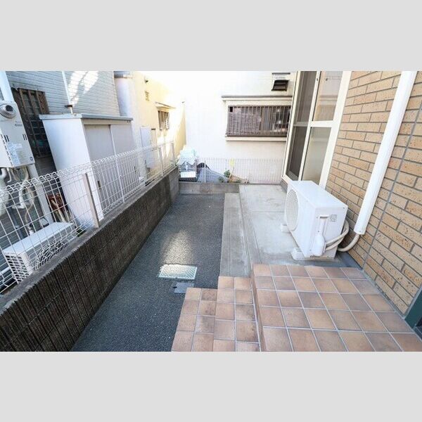 エクレール　A棟B棟A102号室 テラス