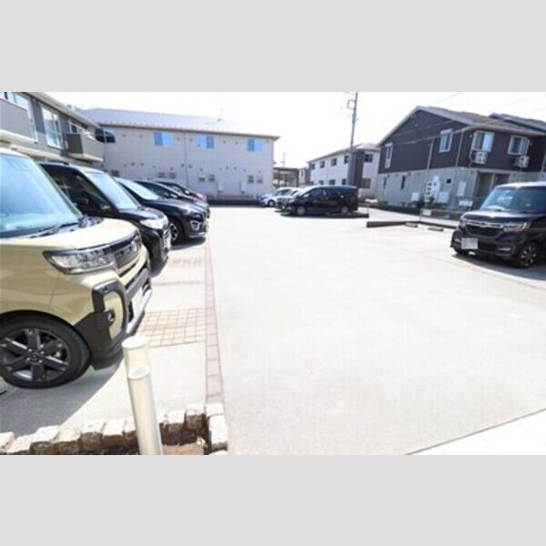 クリアシーズンズ　C 駐車場