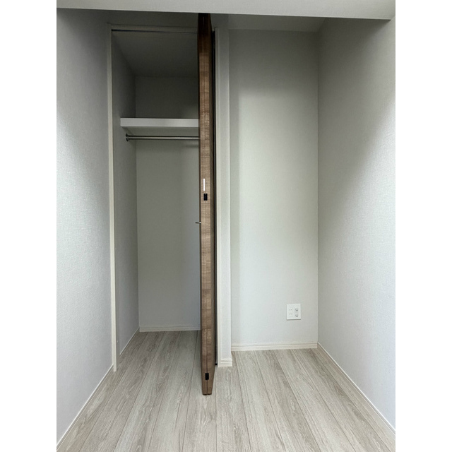 プレール・ドゥーク亀戸小村井101号室 クローゼット