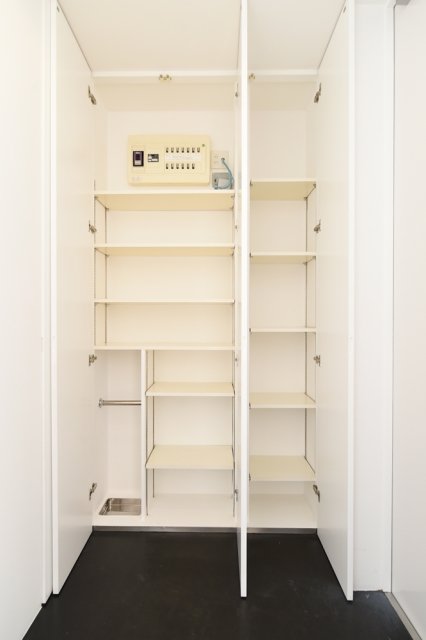 ＣＥＲＥＳ8階 靴入