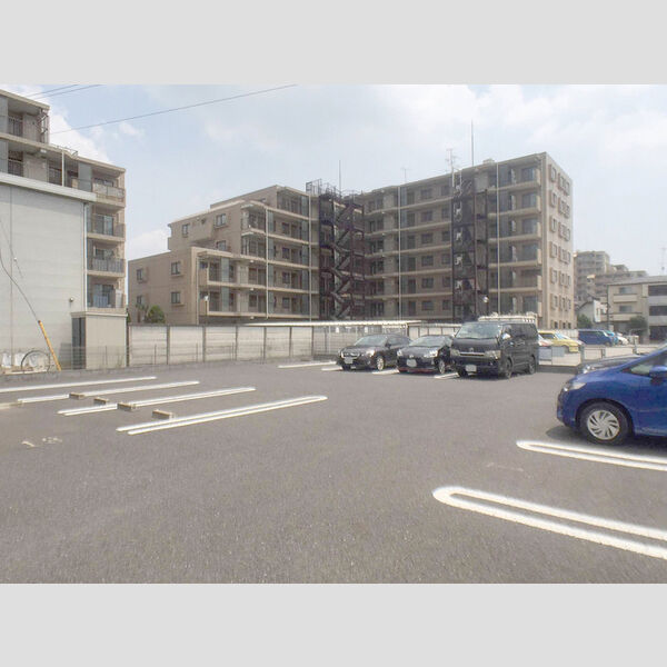 中根ヒルズ102号室 駐車場
