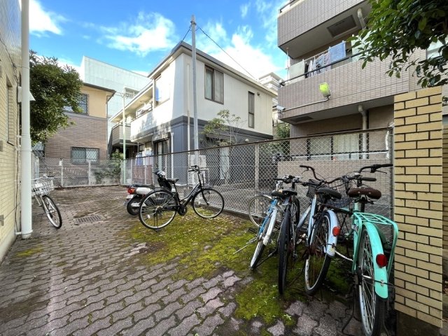 ロイヤルレゾン3階 駐輪場