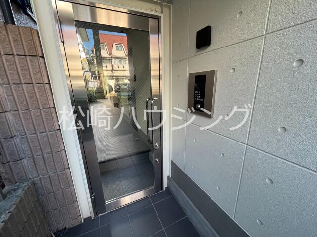 STRIPES エントランス