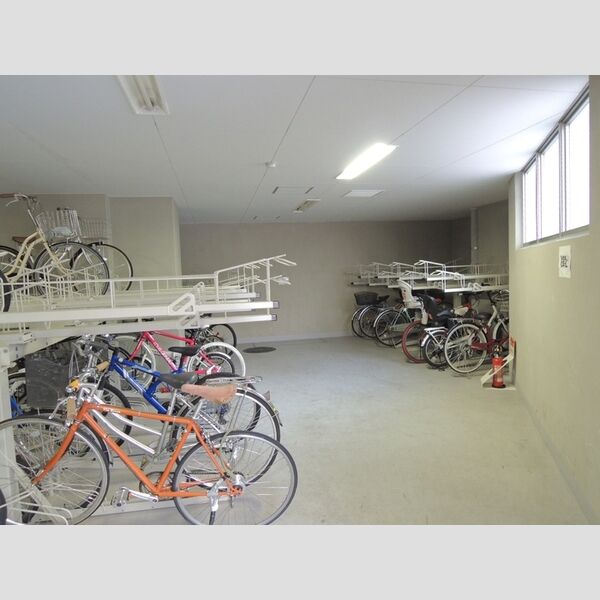 カスタリア池袋 駐輪場