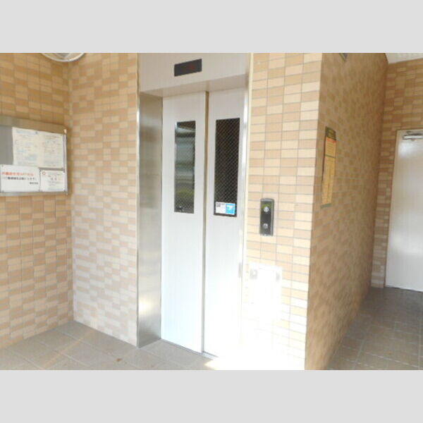 エーヴィゲス市川 エレベータ