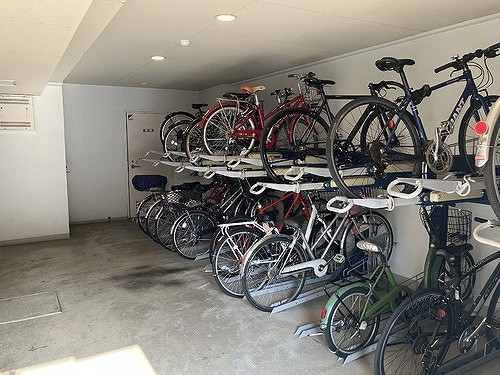 コスモレジア世田谷砧6階 自転車置き場　※2026年7月の写真