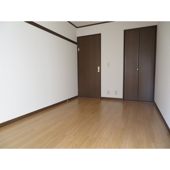 ヴェルディ下馬0107号室 洋室