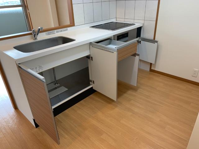 メゾン　ド　ブレホ キッチン収納