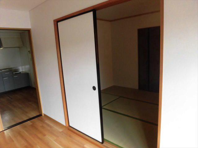 ラルジュ・アイ 内観