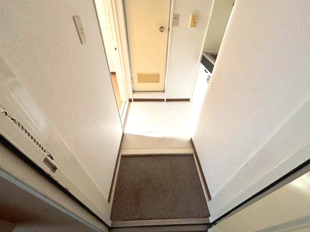 ニチエーイン国分寺105号室 玄関