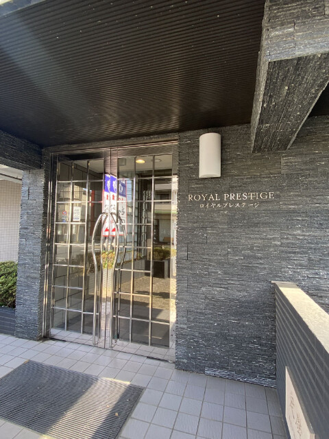 ロイヤルプレステージ4階 エントランス
