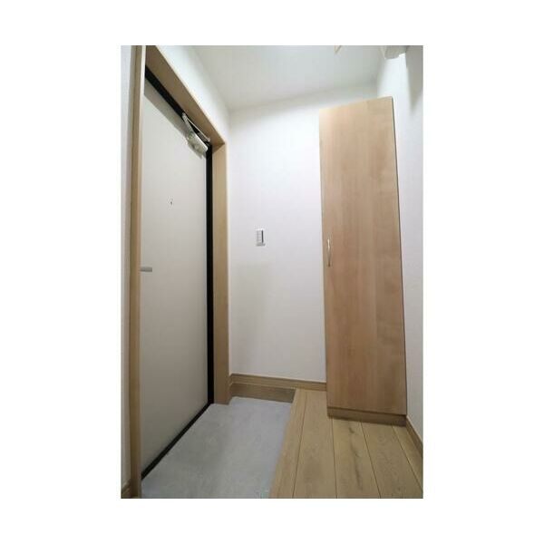 パルトネール岸谷 玄関