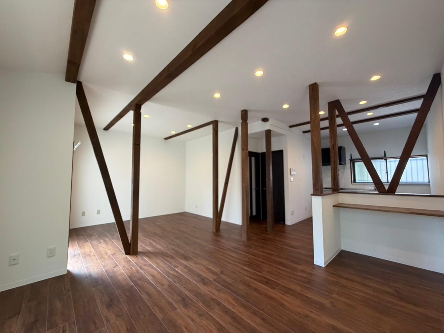 秦野市曽屋リノベ戸建て 20帖の広々リビング