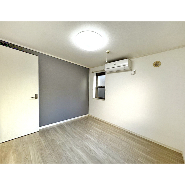 シャンテ西日暮里103号室 シックなアクセントクロス