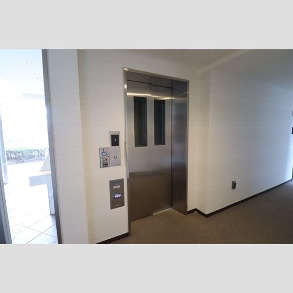 ポルト ドゥ ヴァンドーム704号室 エレベーター