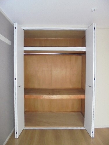 テレパレス日限山3階 収納　※2013年1月撮影