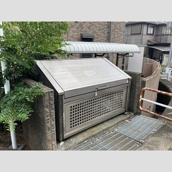 エクレールウィルモア101号室 入居者様専用ゴミストッカー