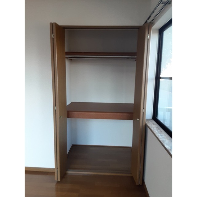 マロンクラッセＥ棟0101号室 クローゼット