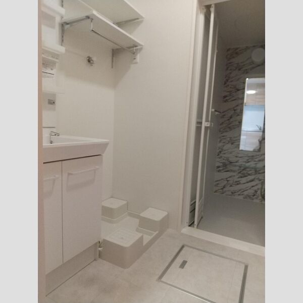 ラ・ヴィレッタ茅ヶ崎 洗濯機置き場には便利な棚があります!