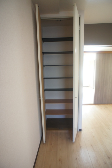 カーサ八千代 ダイニングに嬉しい収納！